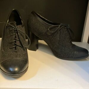 Nine West Nostalgia Felt lace up heels